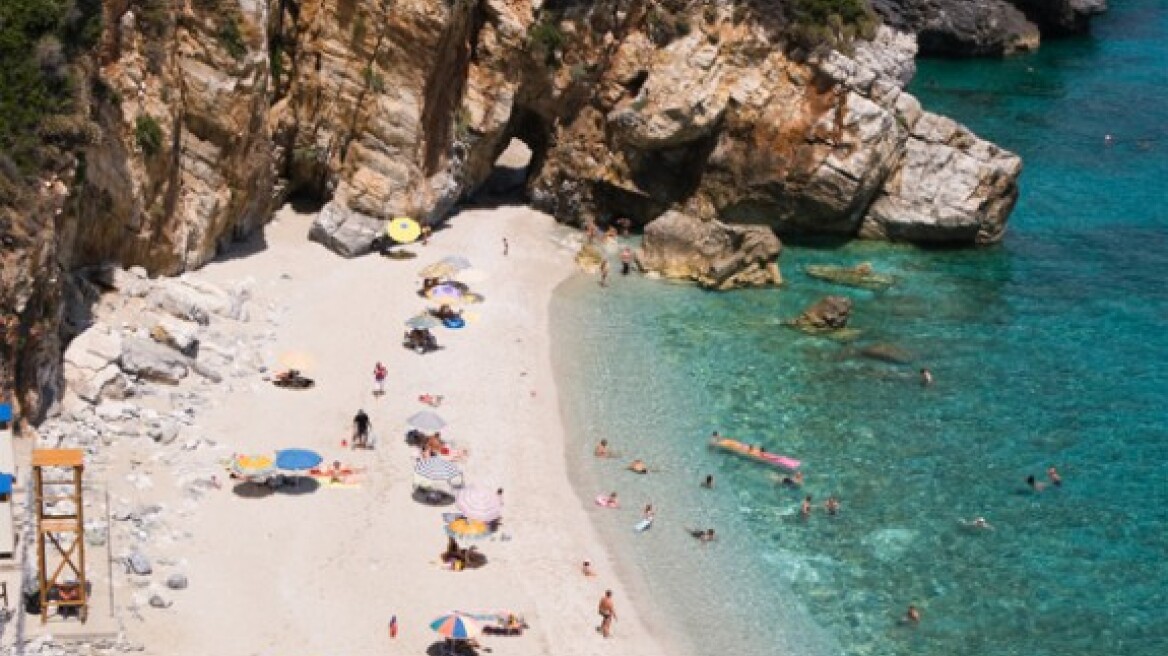 Η Ελένη Ψυχούλη μάς συστήνει τις παραλίες του Πηλίου