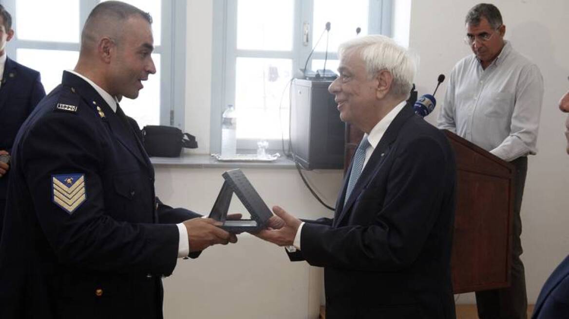 Ο Πρόεδρος της Δημοκρατίας βράβευσε στελέχη του Λιμενικού