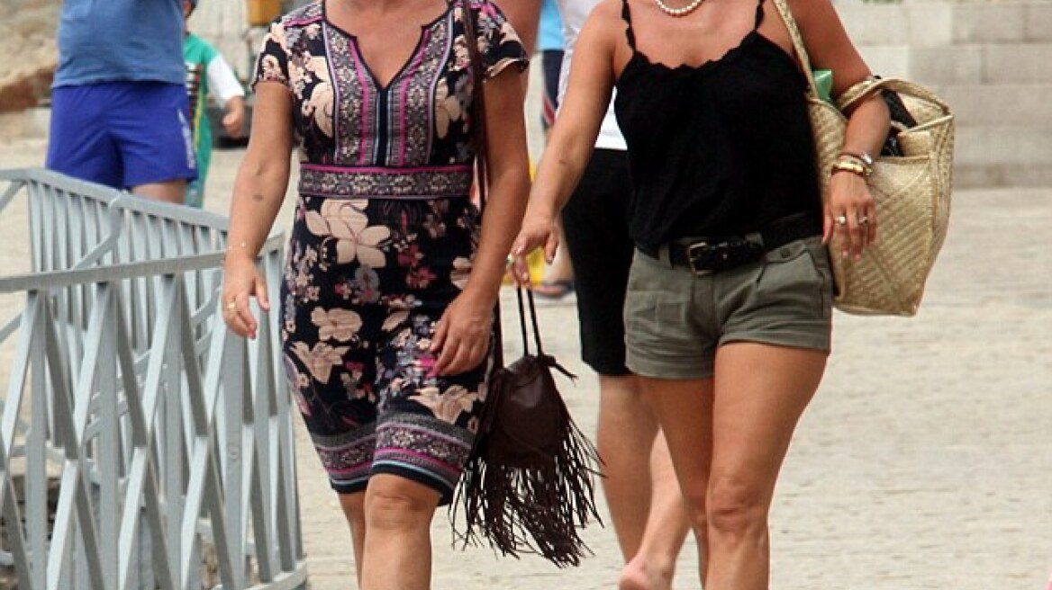 Kate Moss: Οι νέες φωτογραφίες από τις διακοπές της στην Ύδρα