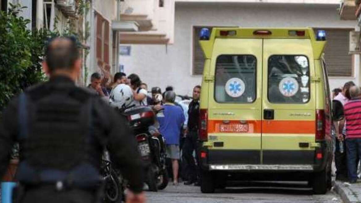 Σοκ στην Κατερίνη: Εντόπισαν νεογέννητο μωρό σε φωταγωγό πολυκατοικίας