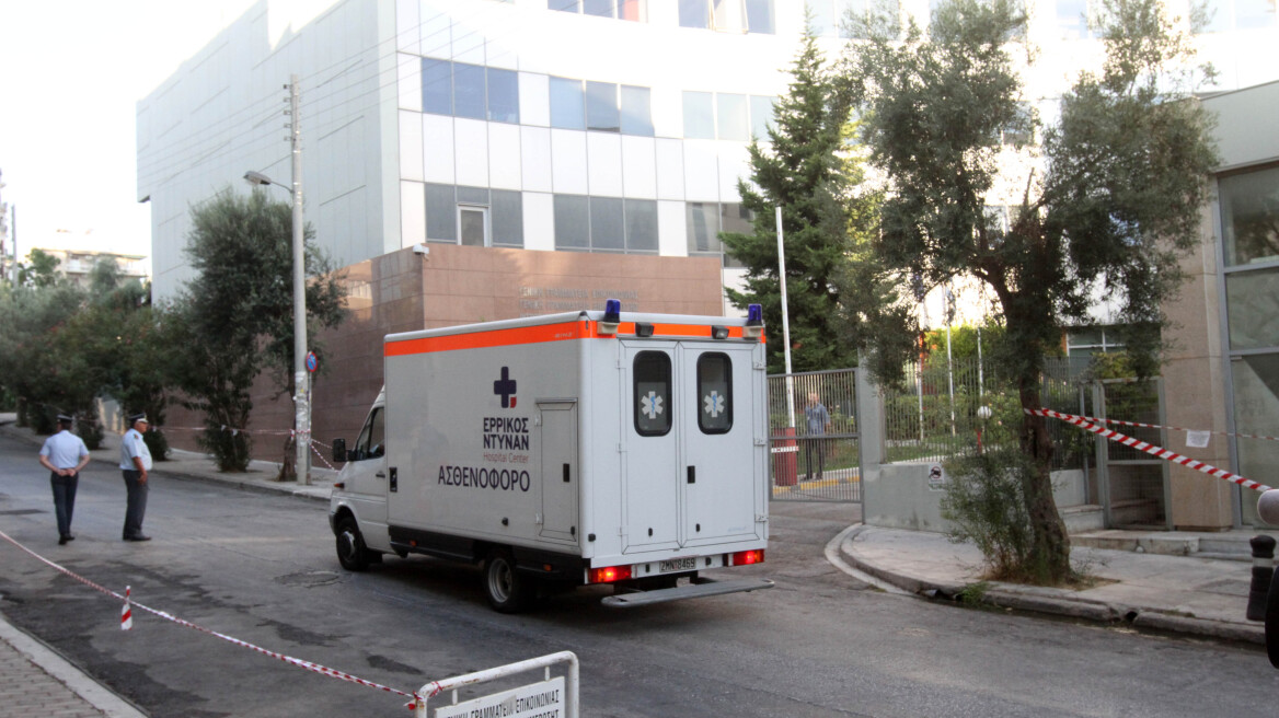 Με ασθενοφόρο πήγε στο διαγωνισμό για τις τηλεοπτικές άδειες μέλος της επιτροπής