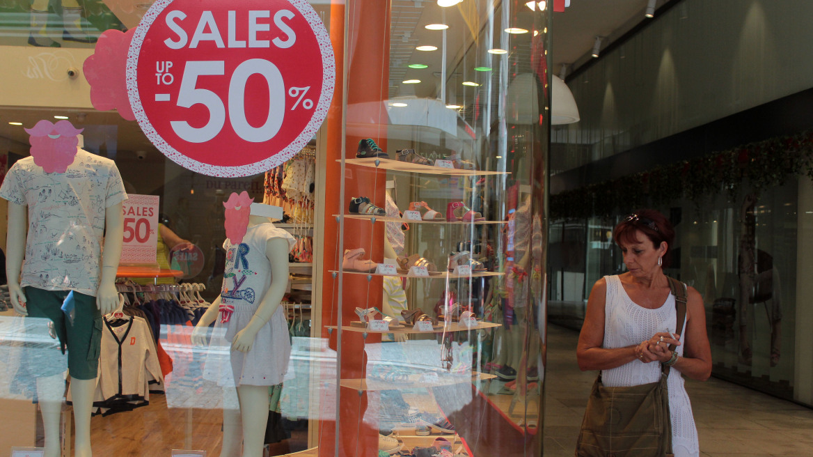 ΕΣΕΕ: Πτώση 9,7% κατά μέσο όρο στον τζίρο των εμπορικών καταστημάτων στις εκπτώσεις