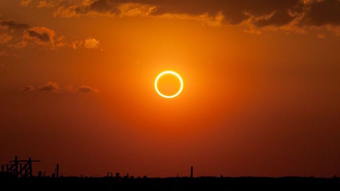 Έκλειψη ηλίου: «Δαχτυλίδι φωτιάς» έκανε τη νύχτα μέρα!