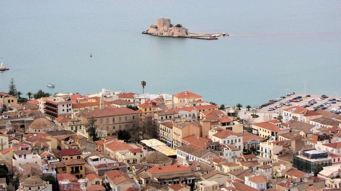 Ο δήμος Ναυπλίου διέγραψε δύο δημοτικούς συμβούλους