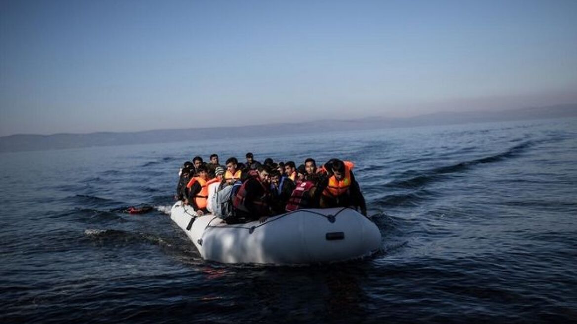 Σάμος: Το Λιμενικό εντόπισε φουσκωτό με 37 πρόσφυγες