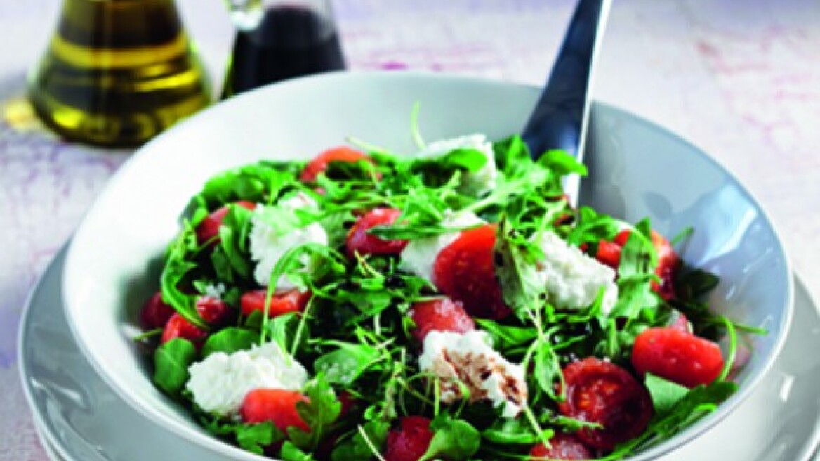 Arugula salad with cherry tomatoes and Katiki cheese from Domokos