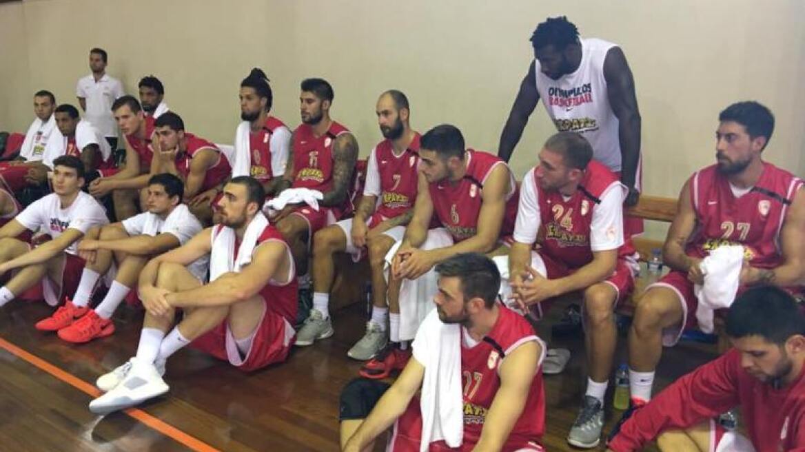 Ολυμπιακός: Με πένθος στις φανέλες και ενός λεπτού σιγή