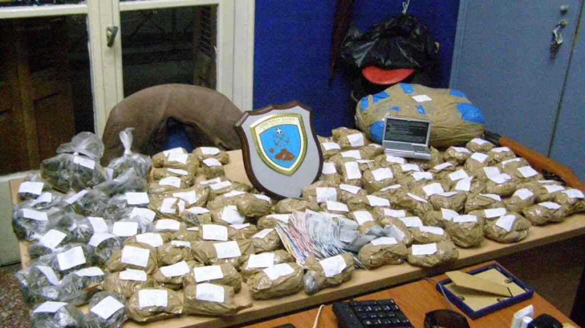 Απατεώνες έπεισαν ηλικιωμένη να τους δώσει 12.500 ευρώ!