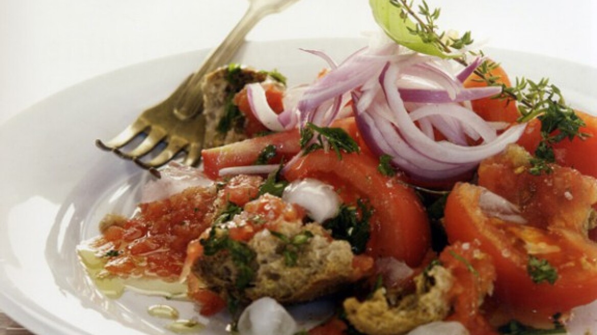 Tomato salad with herbs