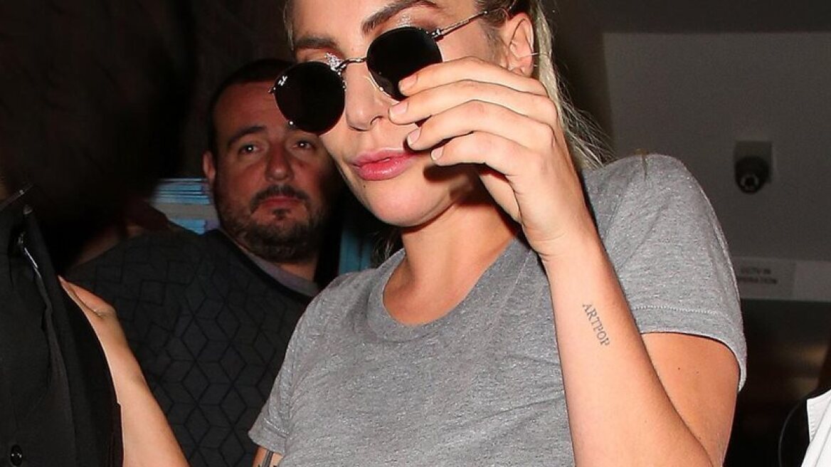 Lady Gaga under-boob and skimpy shorts (photos)