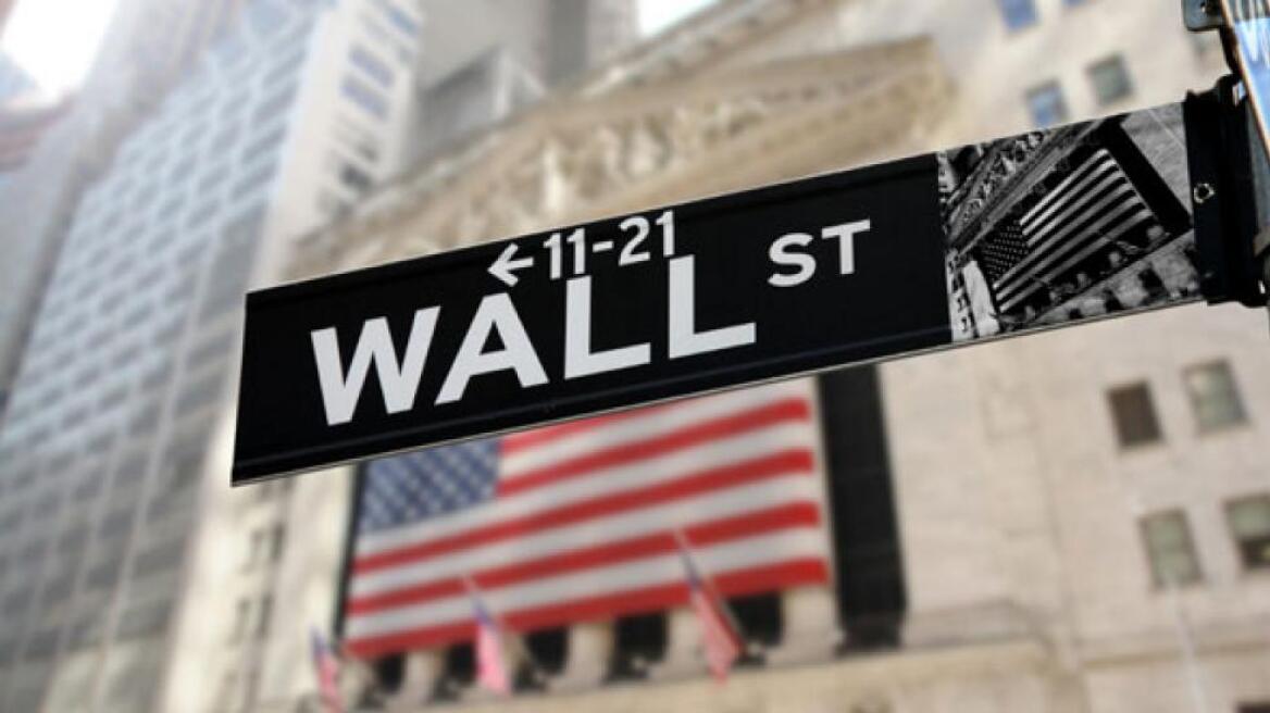 Πτώση άνω του 1% στη Wall με το βλέμμα στην Fed