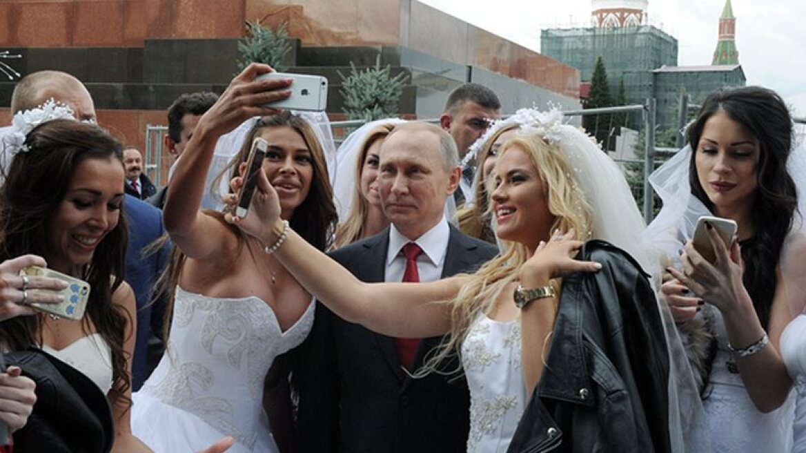 Vladimir Putin Meets Russian Brides on Red Square (Video)