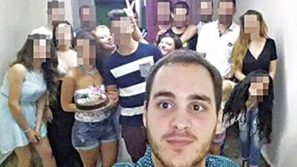 «Παρακαλώ τους φίλους που ήταν με τον γιο μου να μου πουν πώς πνίγηκε» 