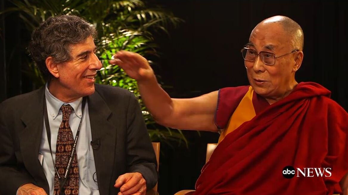  Video: Dalai Lama impersonates Donald Trump