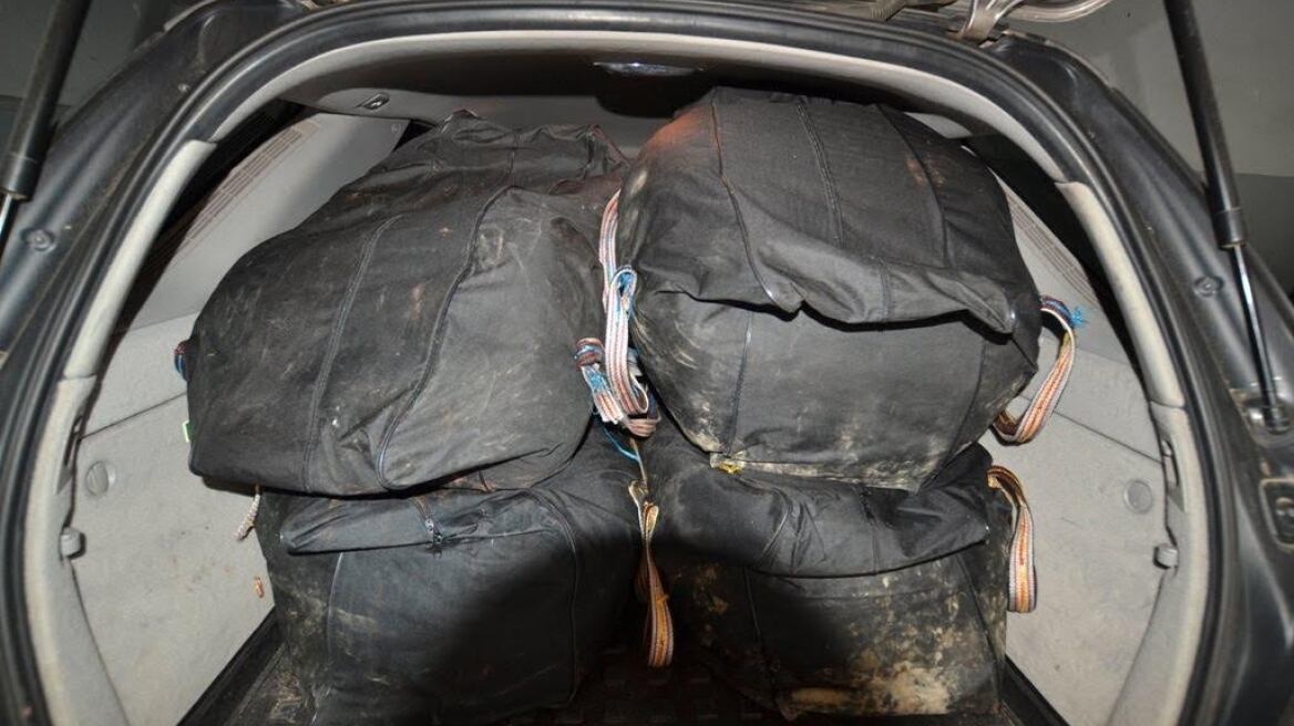 Έλληνες μετέφεραν 64 κιλά χασίς από τα σύνορα