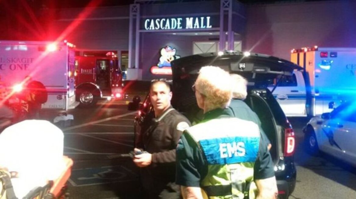  Three dead at a mall in Washington