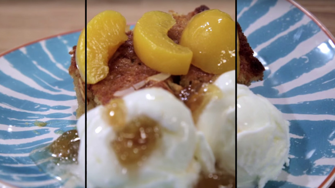 Κέικ με ροδάκινα και αμύγδαλα