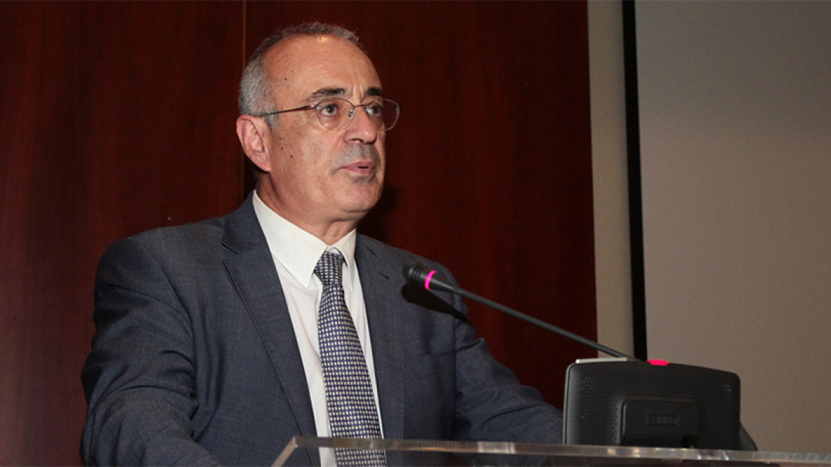 Η απίθανη συνομιλία του Δημήτρη Μάρδα με... Σύρο επενδυτή στο Facebook!