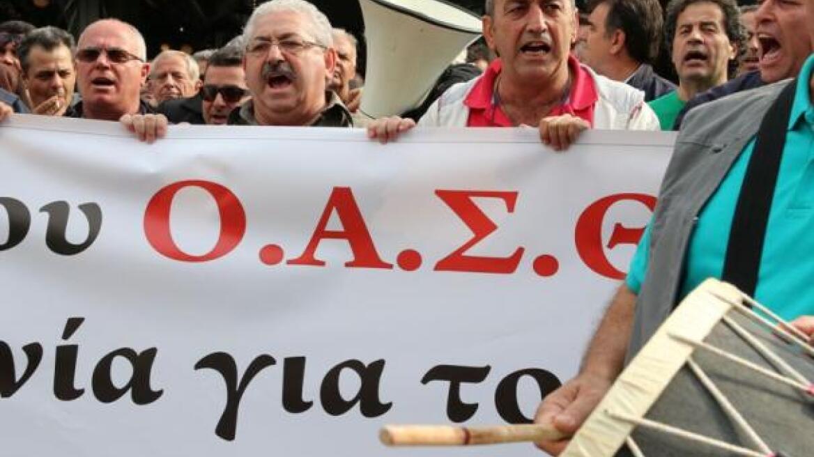 Διαμαρτυρία εργαζομένων στον ΟΑΣΘ: «Καλογρίτσα είσαι ''τρέλα'', με του Σπίρτζη τη φανέλα»