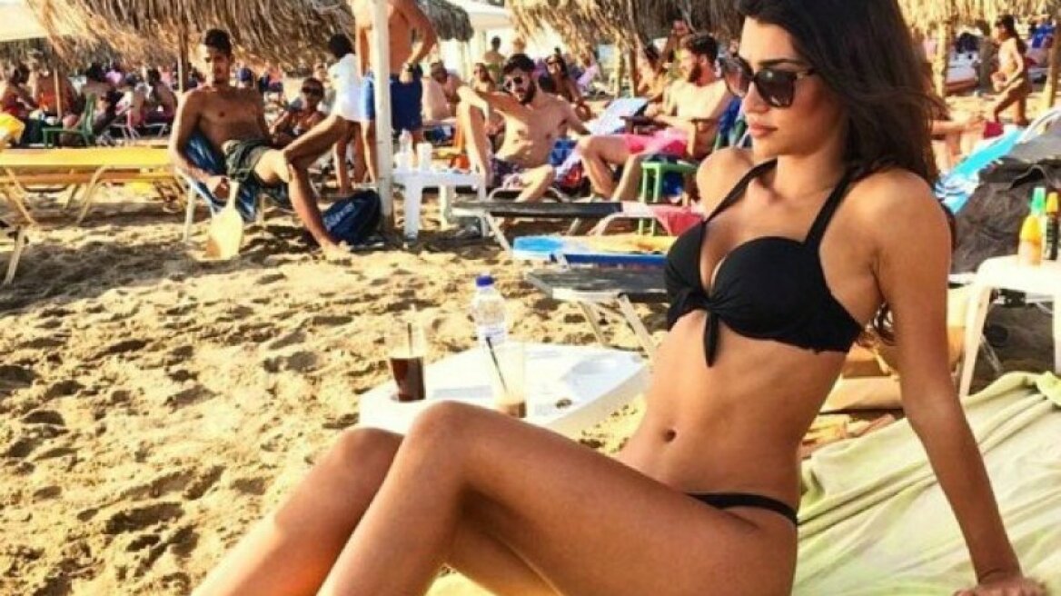 Η Σοφία Χαρμαντά και τα μαγιό της...