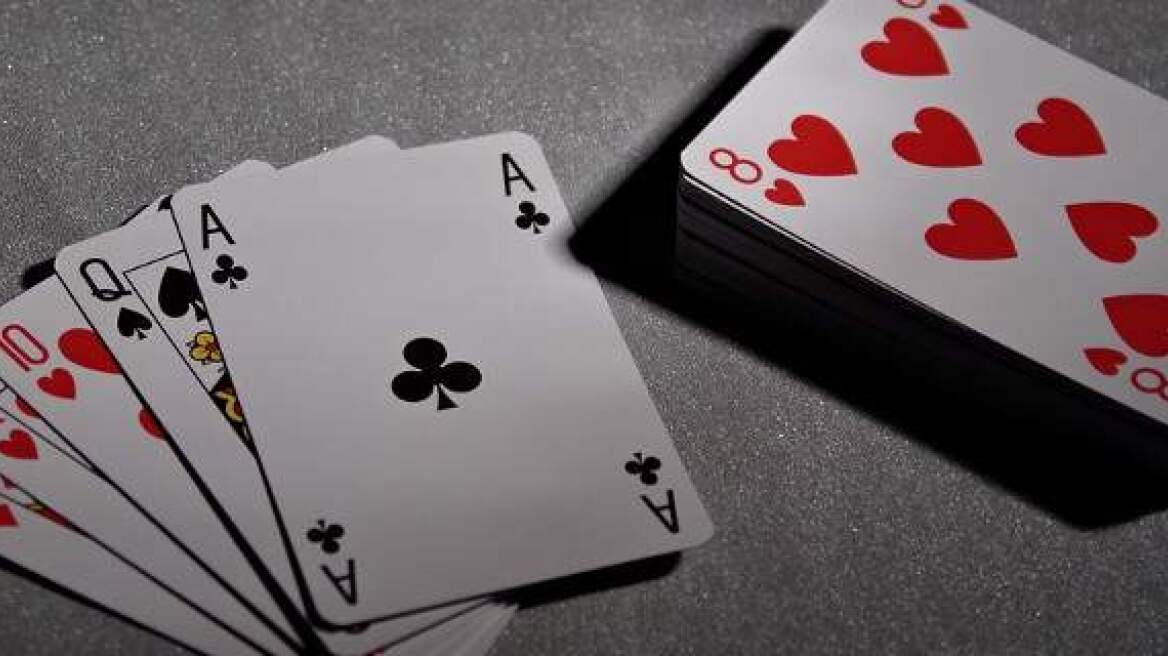Πύργος: Με... τραπουλόχαρτα άνοιξε 16 πόρτες μια «θηλυκή» συμμορία