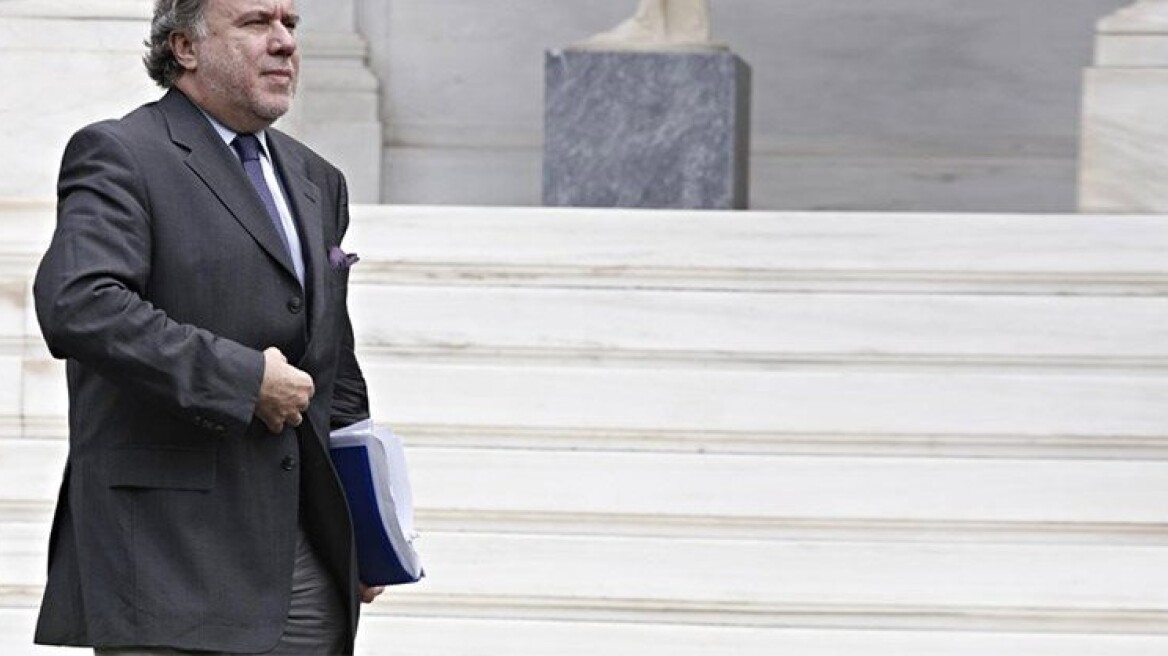 Insurance funds “sink” despite pensions’ cuts