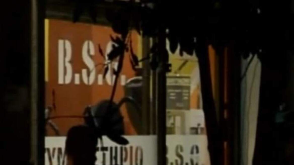 Θεσσαλονίκη: Μαφιόζικη επίθεση με καλάσνικοφ έξω από γυμναστήριο - Τέσσερις τραυματίες