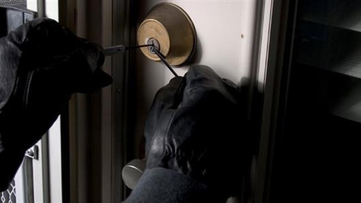 «Σαρώνει» το έγκλημα της καθημερινότητας: Εισβολές σε σπίτια, ληστείες, κλοπές