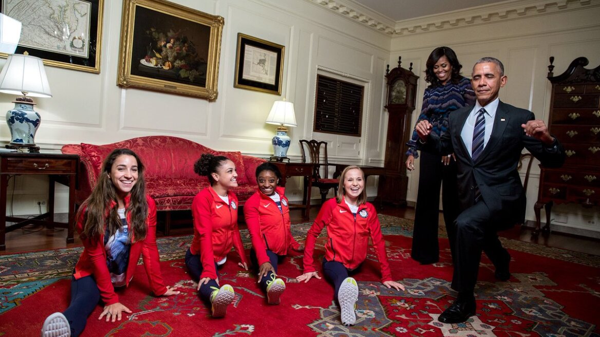 Βίντεο: O Ομπάμα «προκαλεί» τη Σιμόν Μπάιλς σε σπαγκάτο στο Λευκό Οίκο