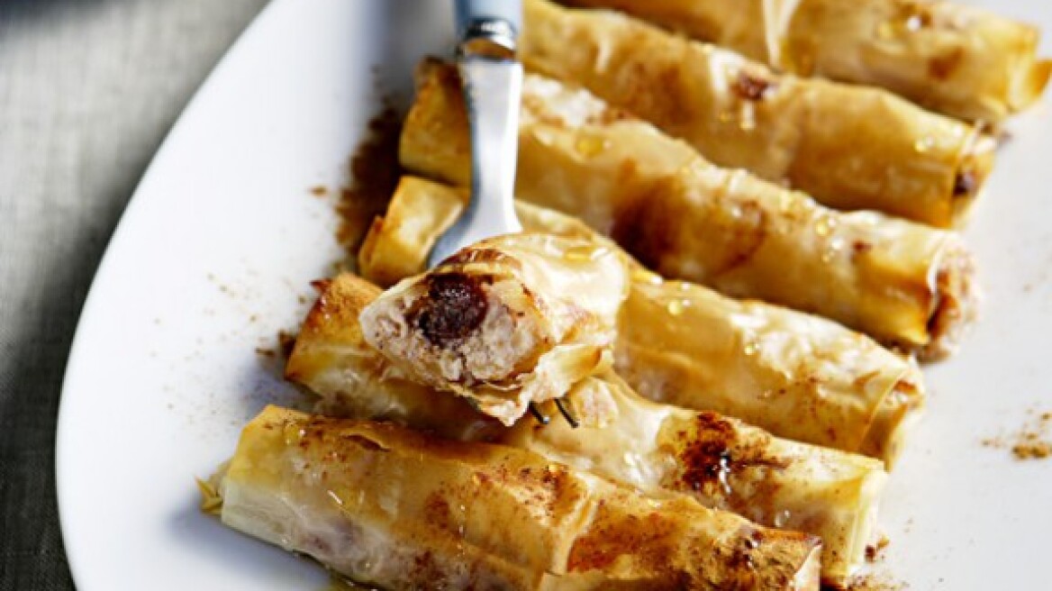 Cream cheese filo rolls with honey, cinnamon and walnuts
