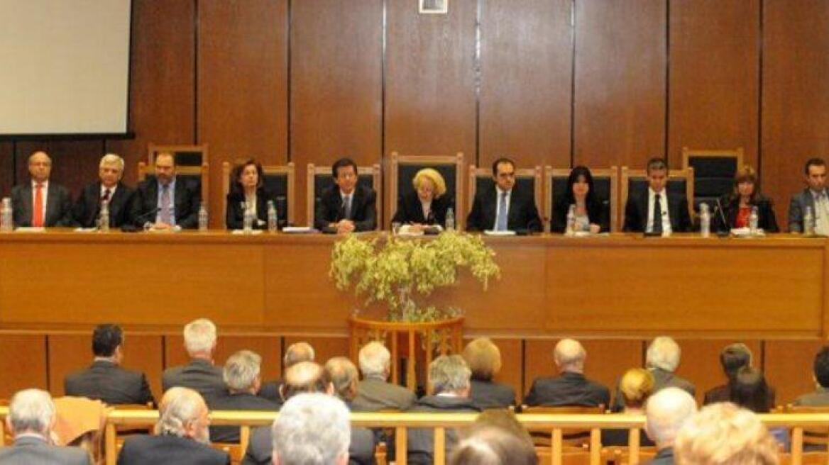 «Πυρά» δικαστών και δικηγόρων εναντίον των πολιτικών