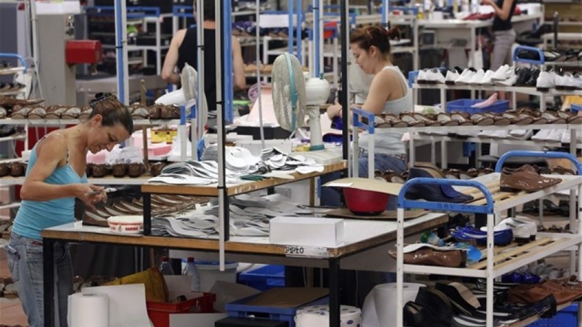 Ξανά σε ύφεση η μεταποίηση