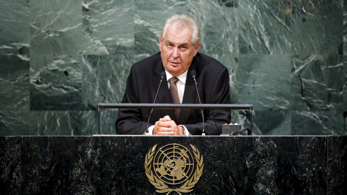 Προκλητικός ο Τσέχος πρόεδρος: Σε ακατοίκητα ελληνικά νησιά οι μετανάστες χωρίς άσυλο
