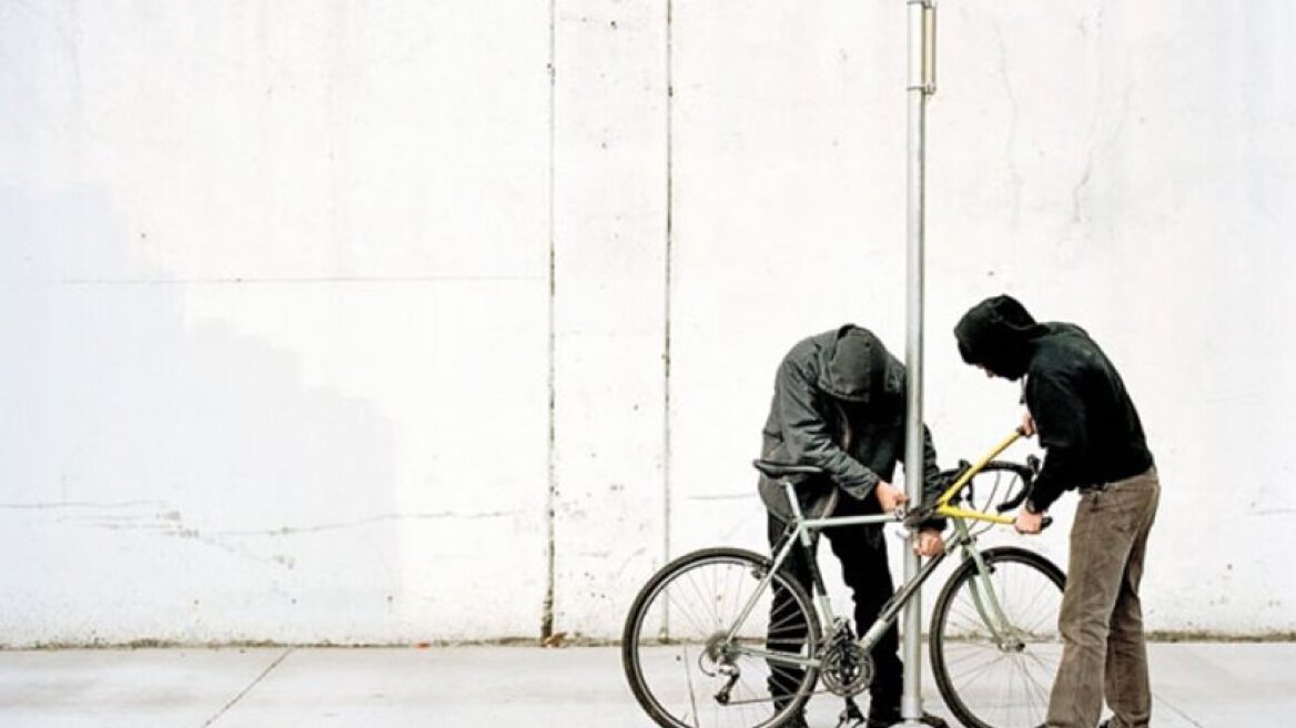 Πάτρα: Πιτσιρίκια έκλεβαν δημοτικά ποδήλατα και μηχανάκια