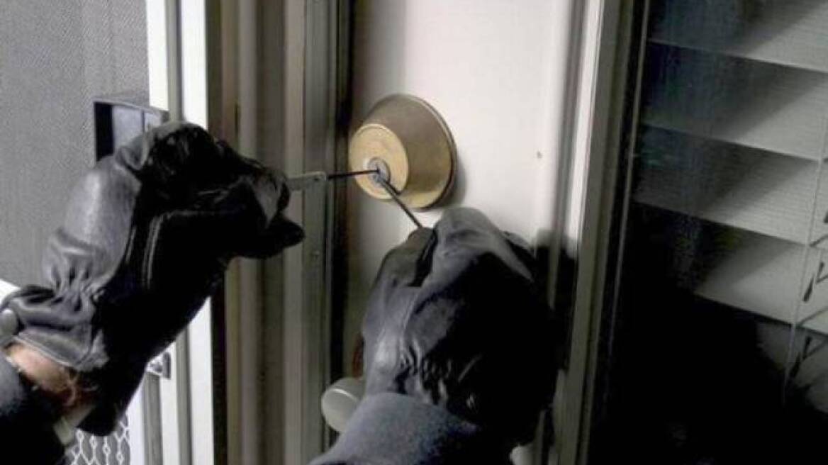 Ο διαρρήκτης ήταν στην αυλή και οι τσιλιαδόροι στο Ι.Χ.