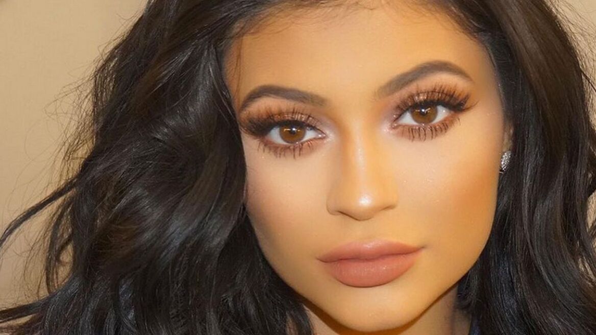 H Kylie ανεβάζει σέξι φωτογραφίες την ώρα που η Kim υποφέρει!