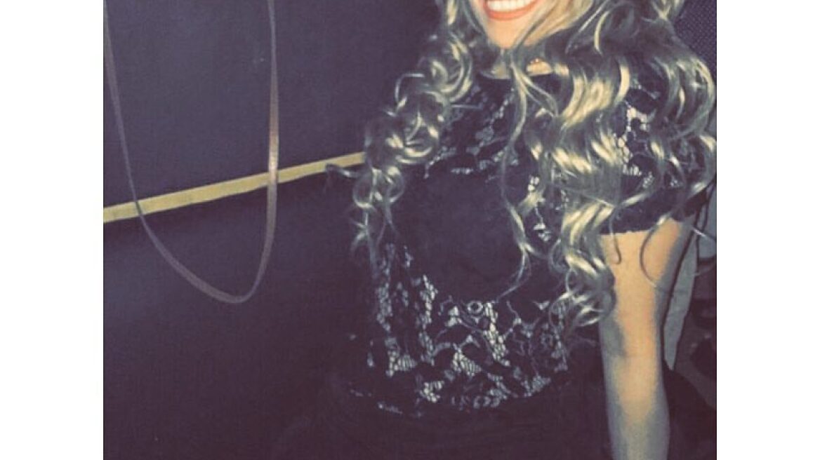 H πρώτη νυχτερινή έξοδος της Μίνας Αρναούτη, μετά το τροχαίο 