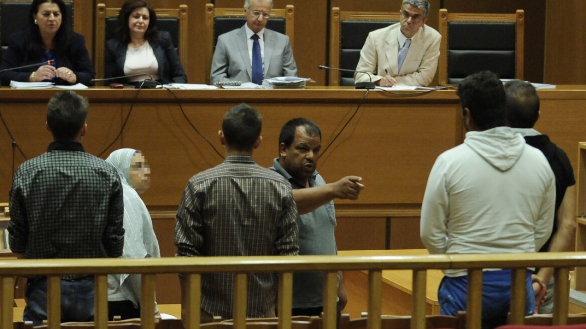 Δίκη Χ.Α.: Αναγνώρισε και τον πέμπτο κατηγορούμενο ο Αιγύπτιος ψαράς