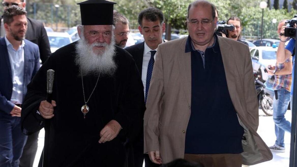 Τον Νίκο Φίλη για... Μητροπολίτη Άρτας ψήφισε ιερέας