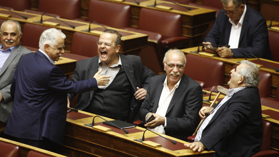 Το κομπολόι του πρωθυπουργού, τα γέλια του Παππά στα ορεινά και το φόρεμα... χελωνονιντζάκι