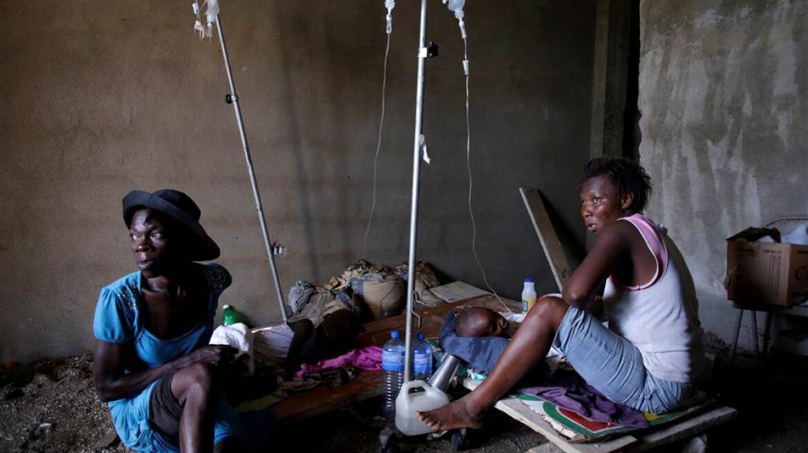 Εικόνες σοκ από την Αϊτή: Αυξάνονται δραματικά τα κρούσματα χολέρας