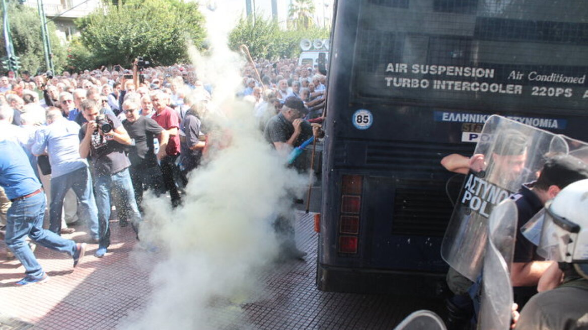 Στον Συνήγορο του Πολίτη ο ψεκασμός των συνταξιούχων και άλλες υποθέσεις αστυνομικής βίας 