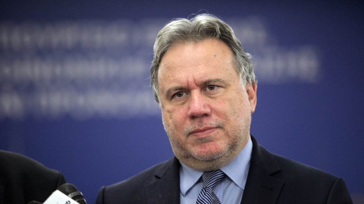 Στο τραπέζι νέα μείωση του ΕΚΑΣ το 2017