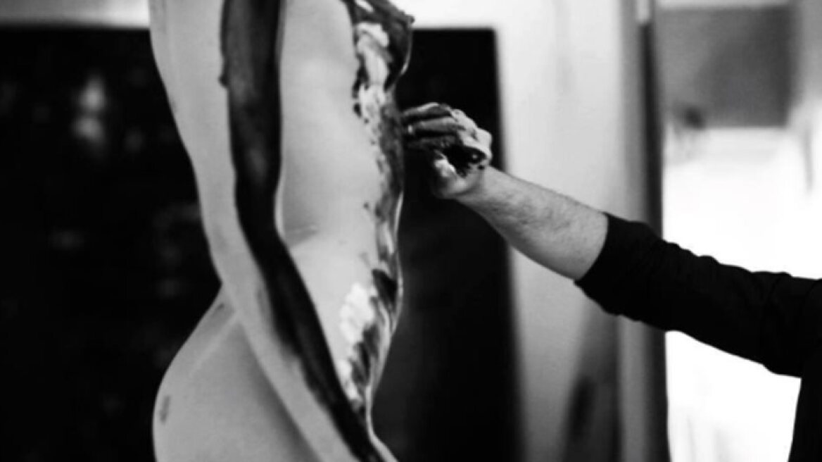 Greek artist uses female butts as paint brushes (photos)