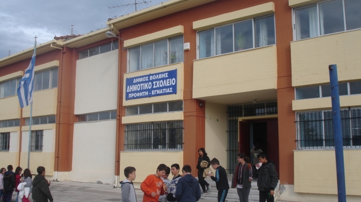 Πρόσφυγες στα σχολεία: Συνεχίζουν την αποχή οι μαθητές στη Βόλβη 