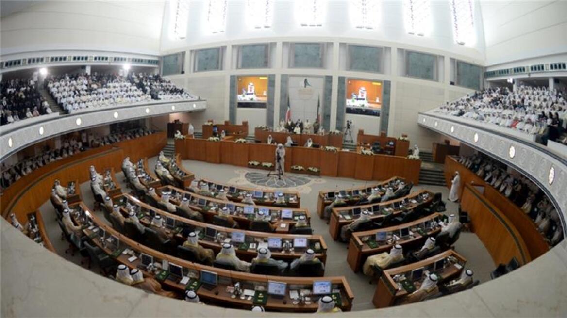 Δραματικές εξελίξεις στο Κουβέιτ: Ο εμίρης ανακοίνωσε τη διάλυση του κοινοβουλίου