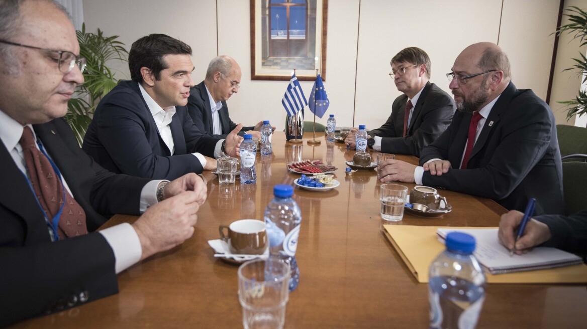 Tσίπρας σε Σουλτς για το χρέος: Οι συμφωνίες πρέπει να τηρούνται 
