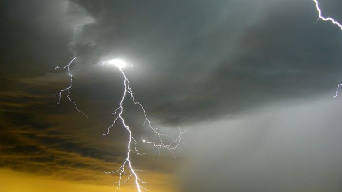 Επιδεινώνεται ο καιρός με ισχυρές βροχές και καταιγίδες