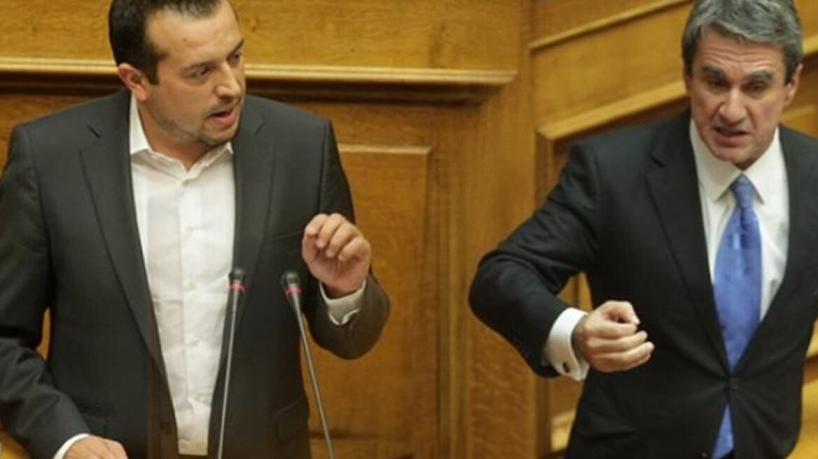 «Κόντρα» Παππά - Λοβέρδου για τις τηλεοπτικές άδειες