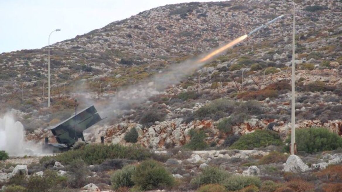 Κρήτη: Έκρηξη πυραύλου πάνω από την πόλη του Ρεθύμνου